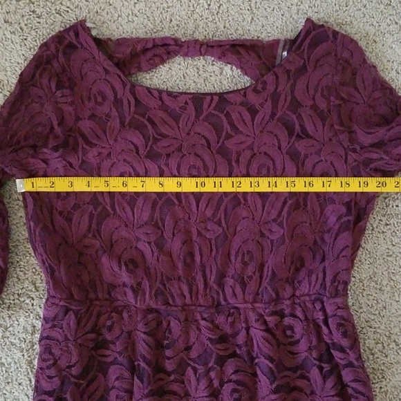 🌟HP🌟Burgundy Lace Dress with Open Top Back - Picture 6 of 8